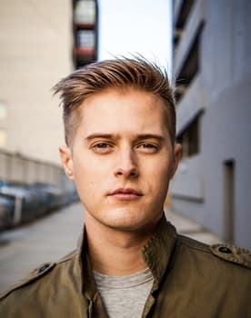 Lucas Grabeel