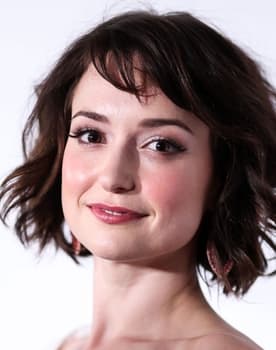 Milana Vayntrub