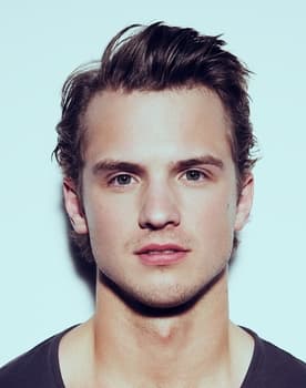 Freddie Stroma