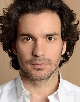 Santiago Cabrera