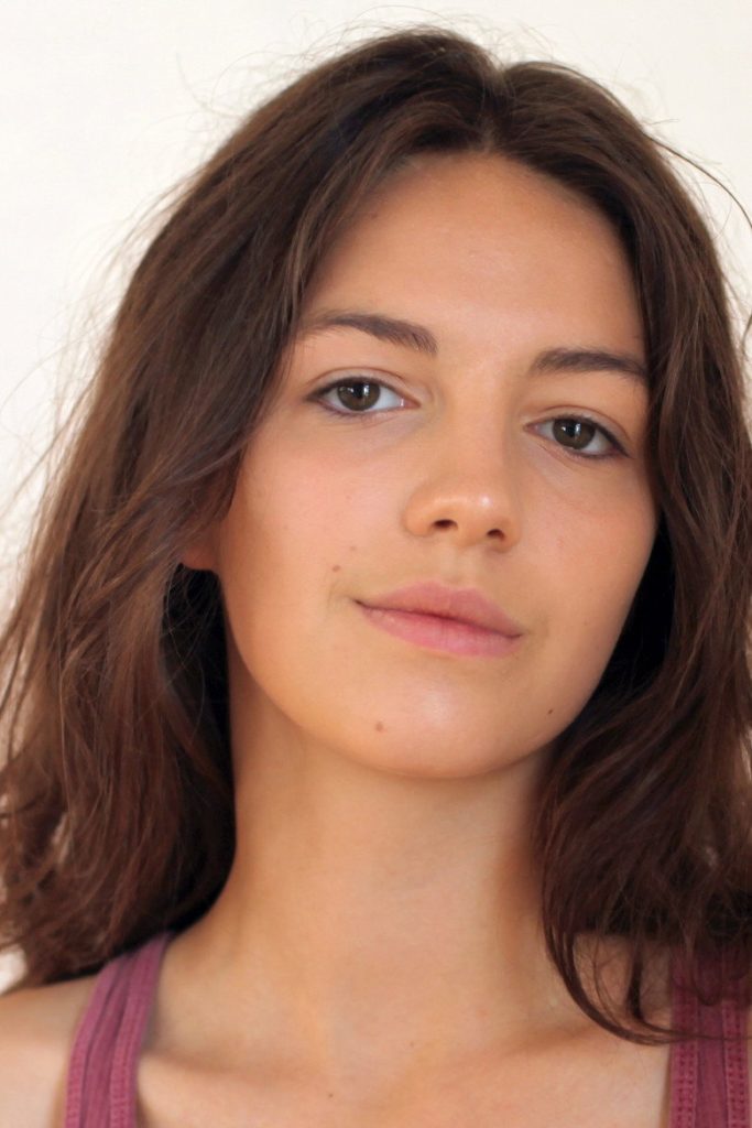 Ella Hunt 5