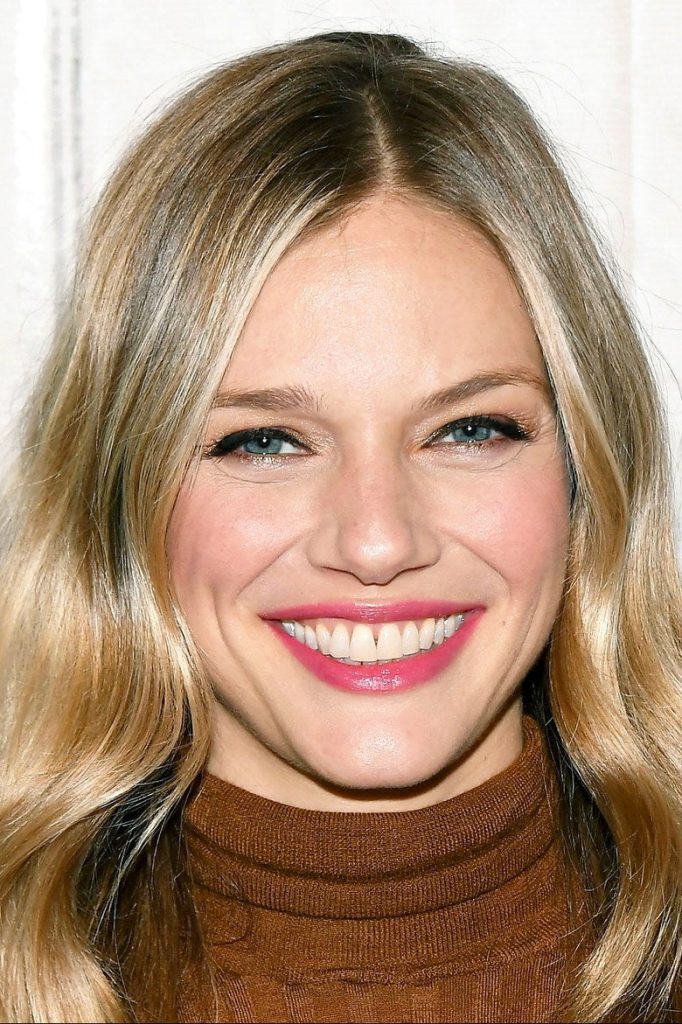 Tracy Spiridakos 3