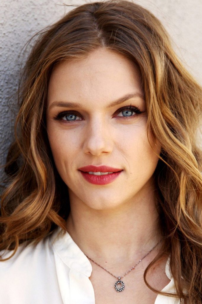 Tracy Spiridakos 2