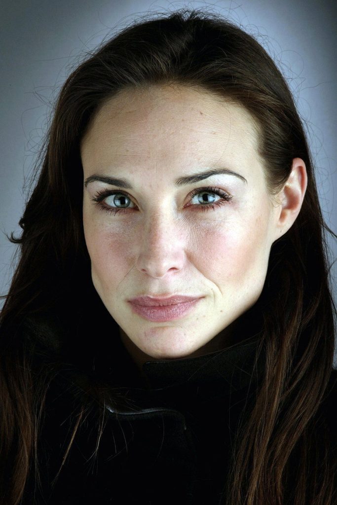 Claire Forlani 5