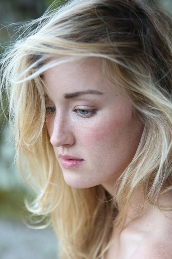 Ashley Johnson 5